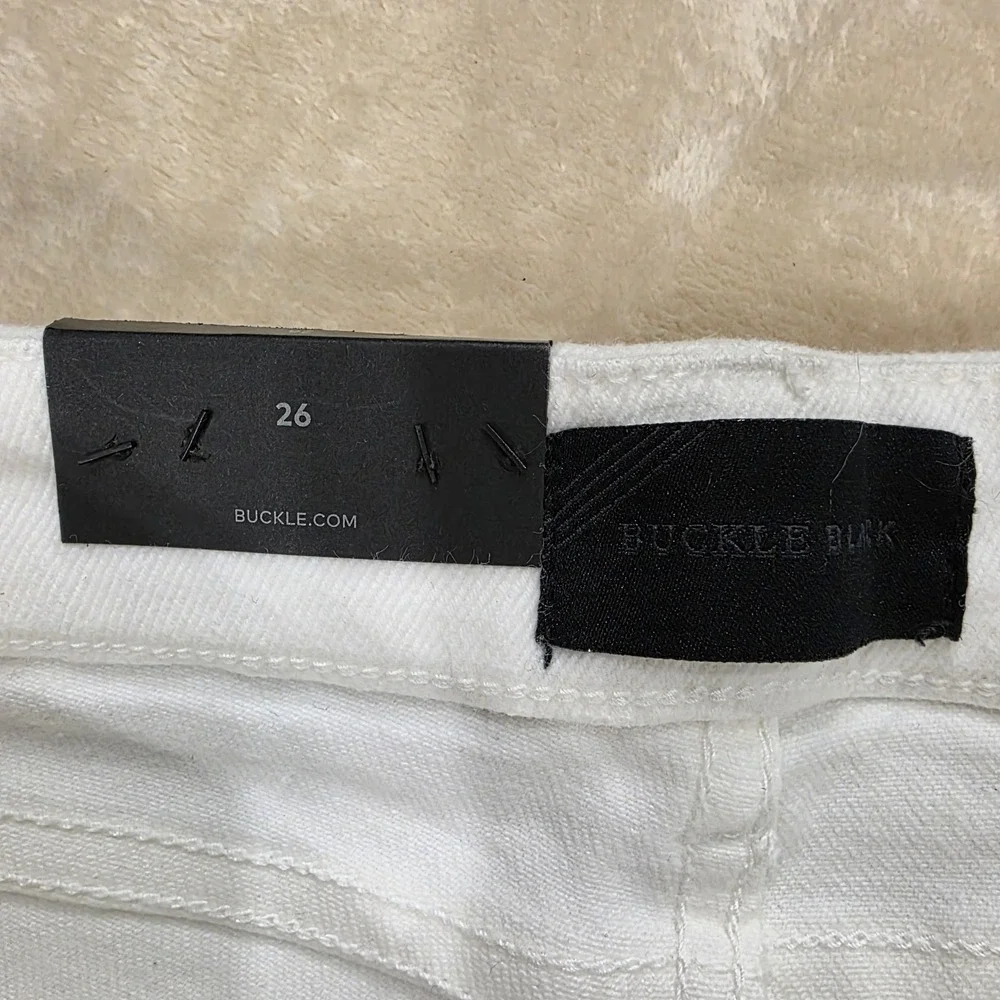 Buckle Black Fit No. 53 White Denim Shorts Size 26 NWT Frayed Mid-Rise - Picture 3 of 6